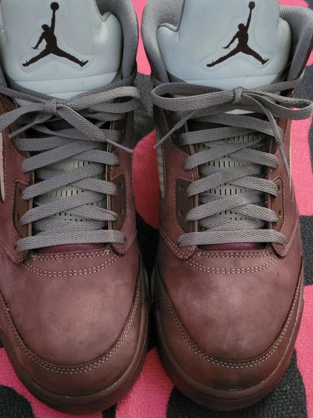 Jordan 5s bordeaux burgundy and brown minor scrape near toe box. No Box